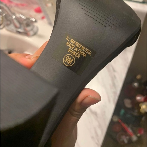 Black heels - Picture 3 of 3